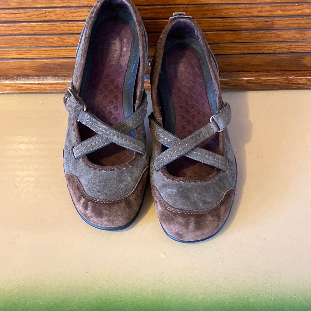 Privo Two Tone Brown Suede Leather Cross Strap Mary Jane Flats Size 8.5